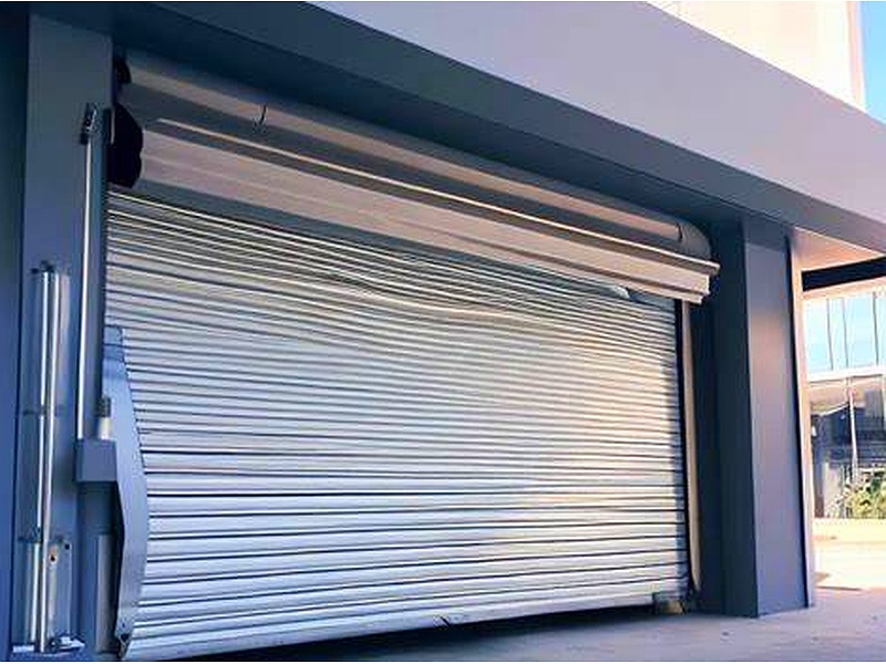 Puerta enrollable sistema control Ecuador