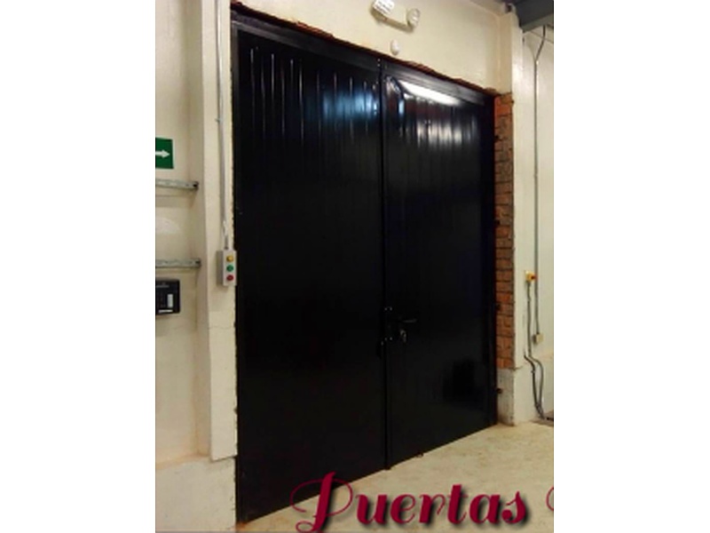 Puerta Garaje Aluminio Negro Ecuador
