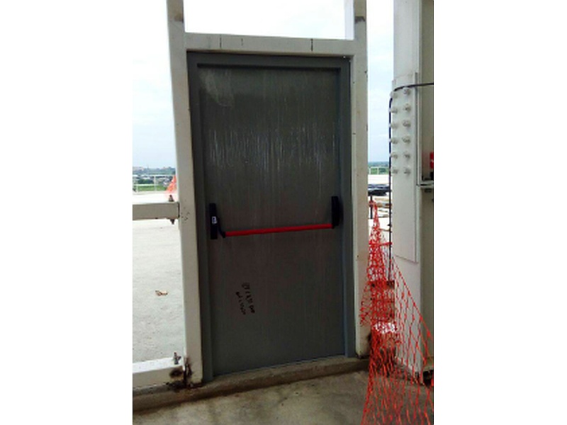 Puerta CortaFuego Aluminio Gris Ecuador