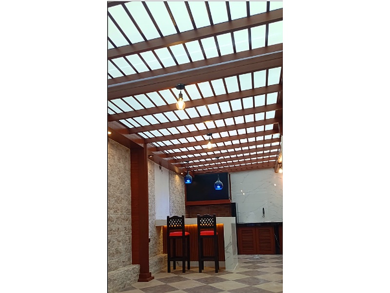 Pergola en Aluminio Maderado con Vidrio Traslúcido Ecuador