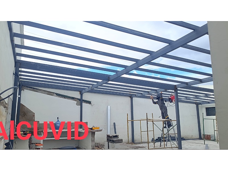 Pérgola de Aluminio con Vidrio Esmiralado - Ecuador