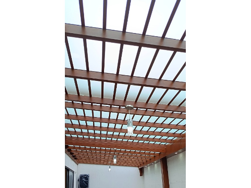 Pérgola en Aluminio Maderado Diseño de Paliyaje Ecuador
