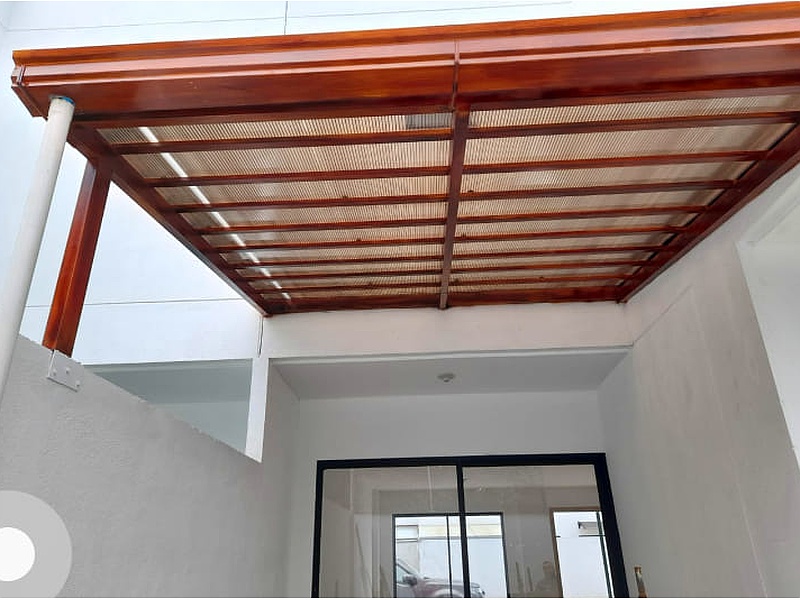 Pergola con Techo Transparente Ecuador