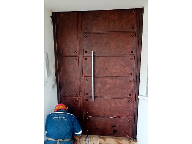 Puerta Principal Panelado Doble con Cerradura Eléctrica Viró - Ecuador