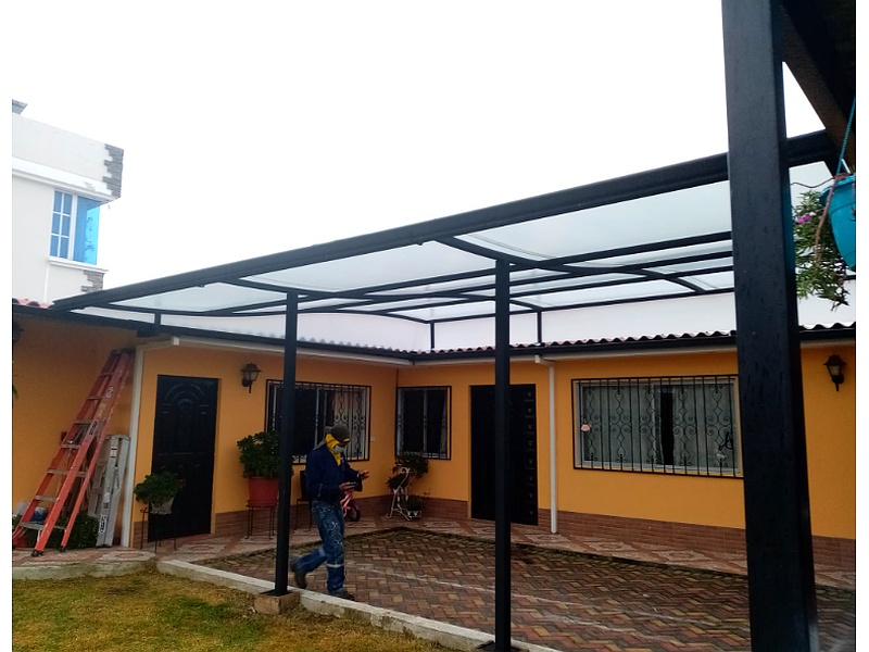 Pérgola con Vidrio Traslúcido - Ecuador