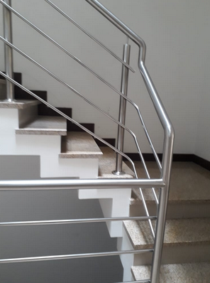 Instalacion pasamanos escalera  Ecuador