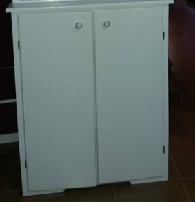 Cómoda de 2 puertas pequeña Ecuador