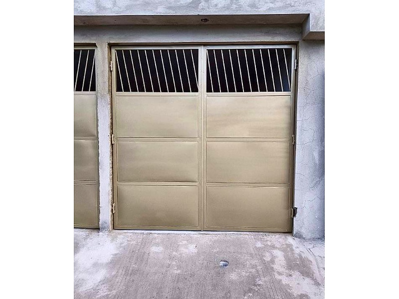 Puerta de garage beige Quito