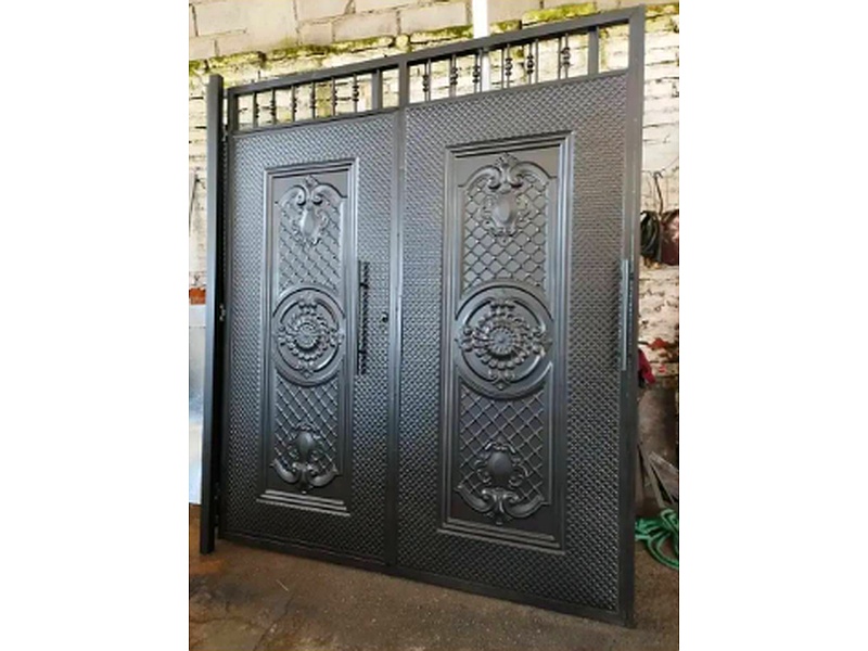 Puerta de acero negra Quito
