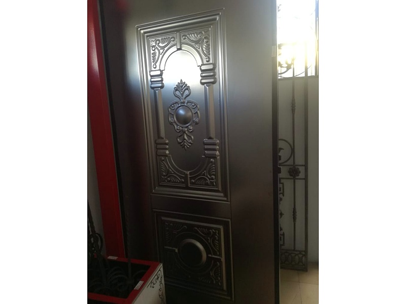 Puerta metálica bronce Quito