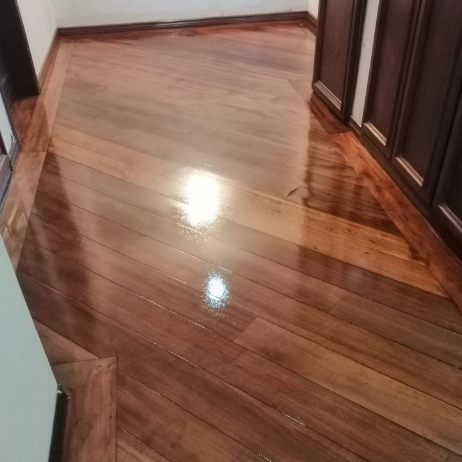 Piso parquet Loja Máster