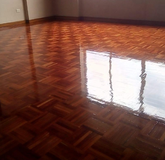 Piso parquet Machala Máster