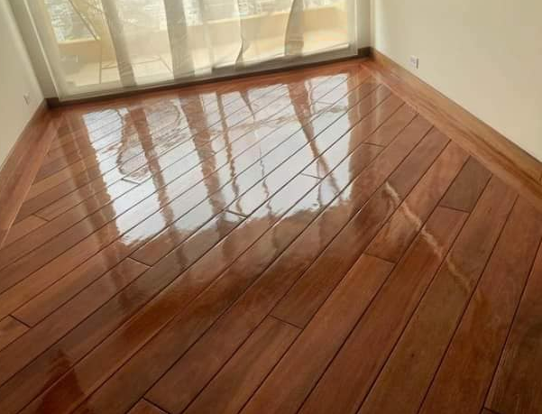 Piso parquet Cayambe Máster