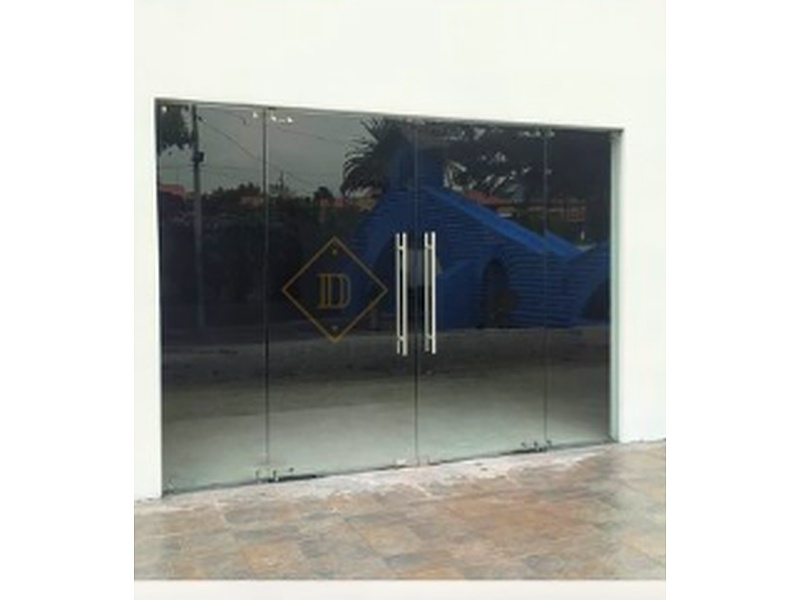 Puerta de vidrio de doble hoja Quito
