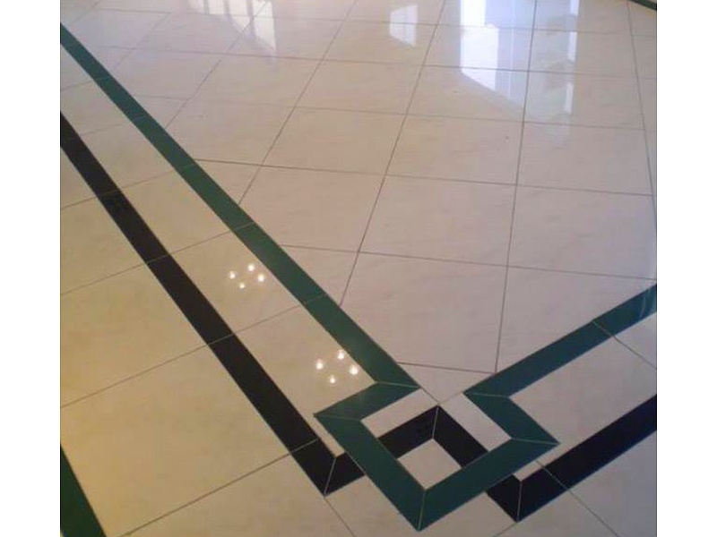 SUELO CON BALDOSA BLANCA GUAYAQUIL