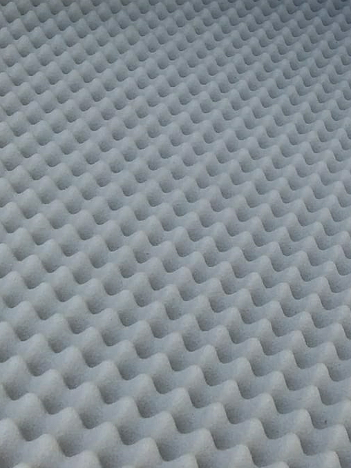Espuma perfilada para mejorar acustica 