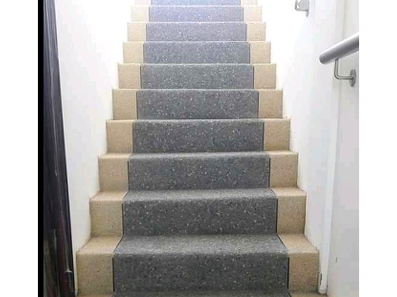 Gradas de granito lavado bicolor Quito