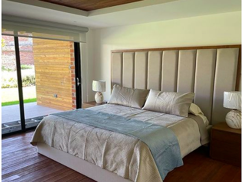 Cama beigt Ecuador 