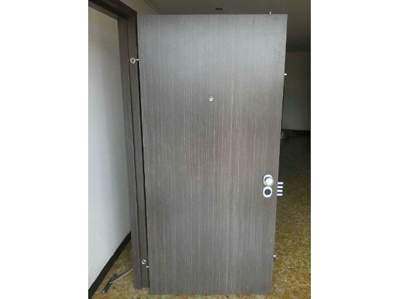 Puerta Madera Herraje Seguro Ibarra