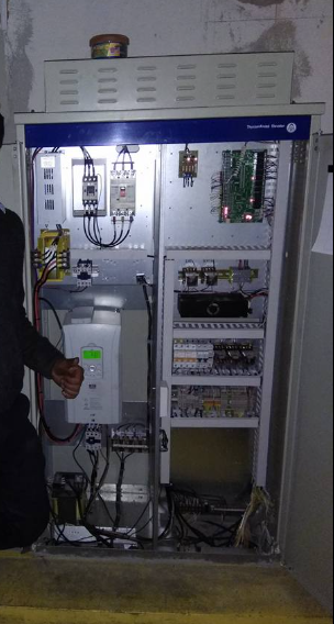 Mantenimiento de Ascensor  día Ecuador