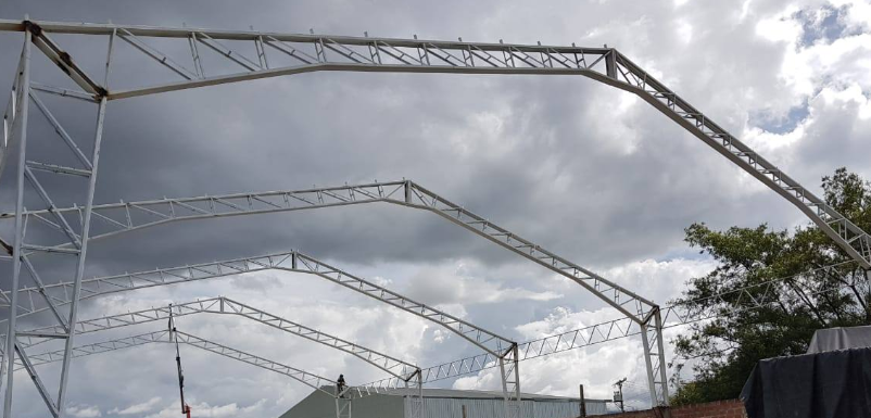 Montaje de Estructuras Metálicas para Bodega Ecuador