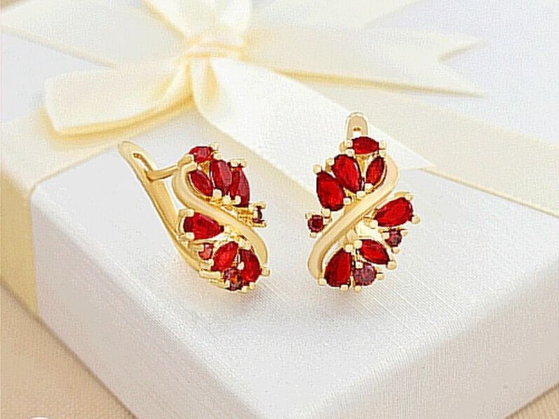 Aretes de rama con óvalos rojos Quevedo