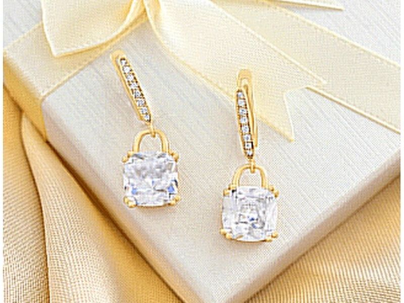 Aretes de aza con fila de circones Quevedo