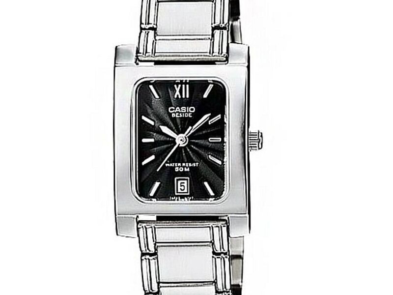 Reloj casio beside BEM Quito