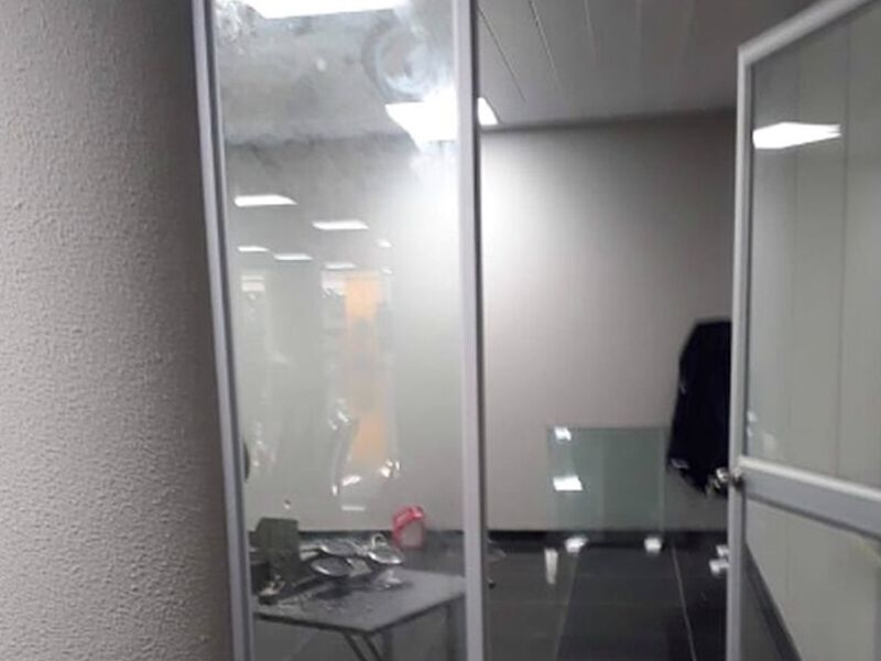 Puerta oficina vidrio Ecuador