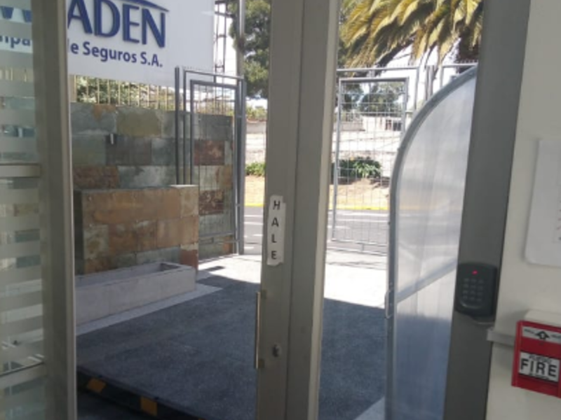 VIDRIO TEMPLADO ESMERALDAS
