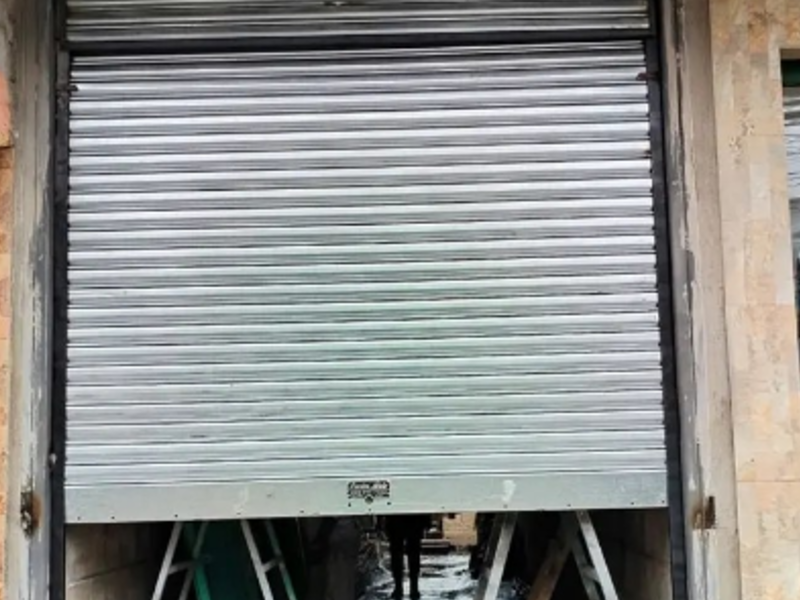PUERTA ACERO QUITO