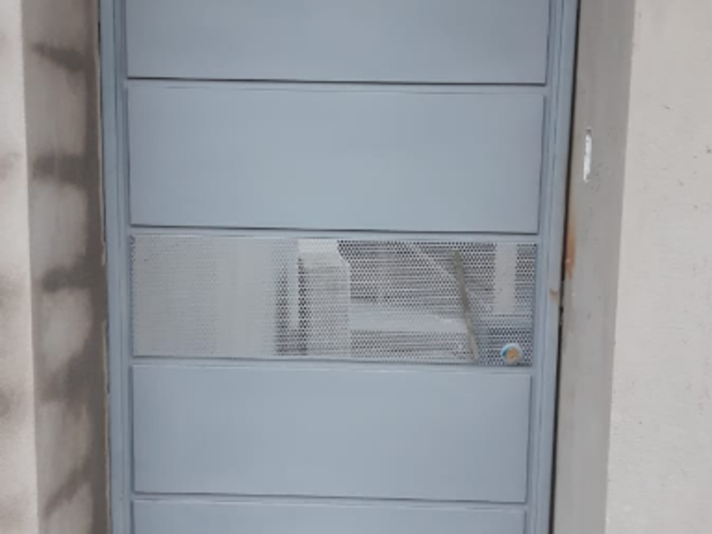 PUERTA METÁLICA CARCHI