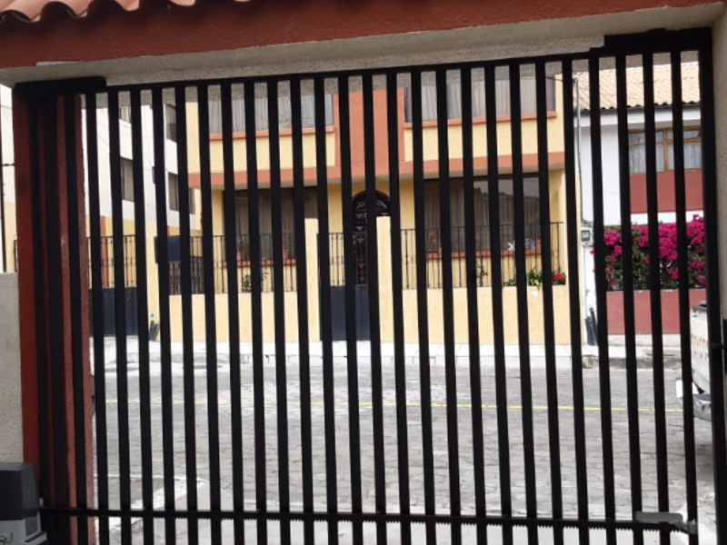 PUERTA AUTOMÁTICA CARCHI