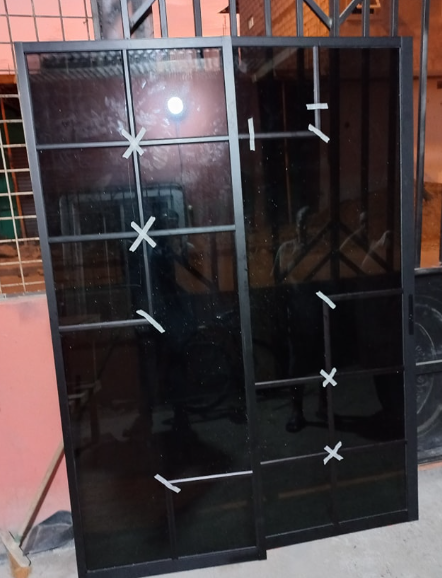 Puerta de Aluminio con Acabado Anodizado Ecuador