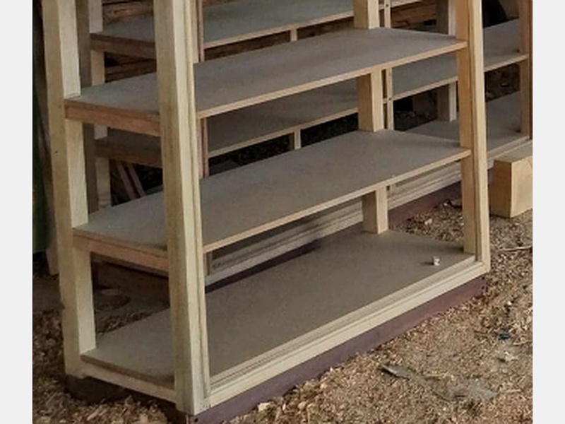 vitrina madera cafe claro ecuador