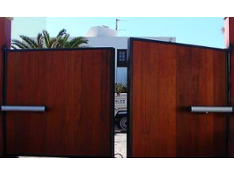 Puerta Abatible Vino Ecuador