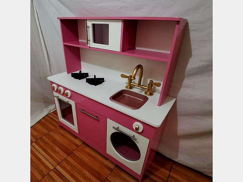 mueble cocina madera niña ecuador