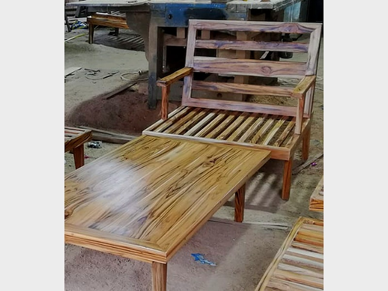 SILLA MADERA CLARA ECUADOR