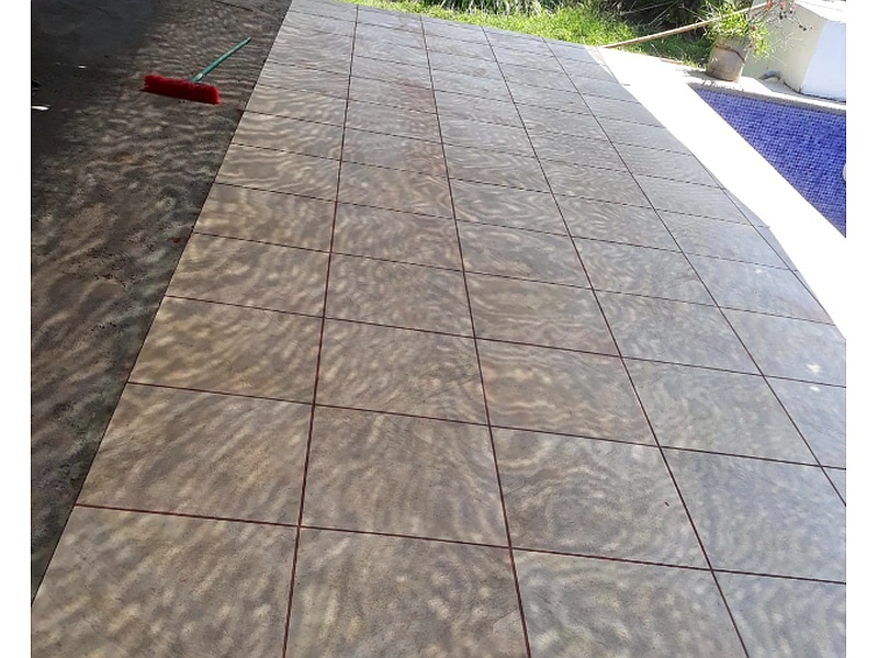 Piso de Cerámica - Piedra Roja - Ecuador - Virgen