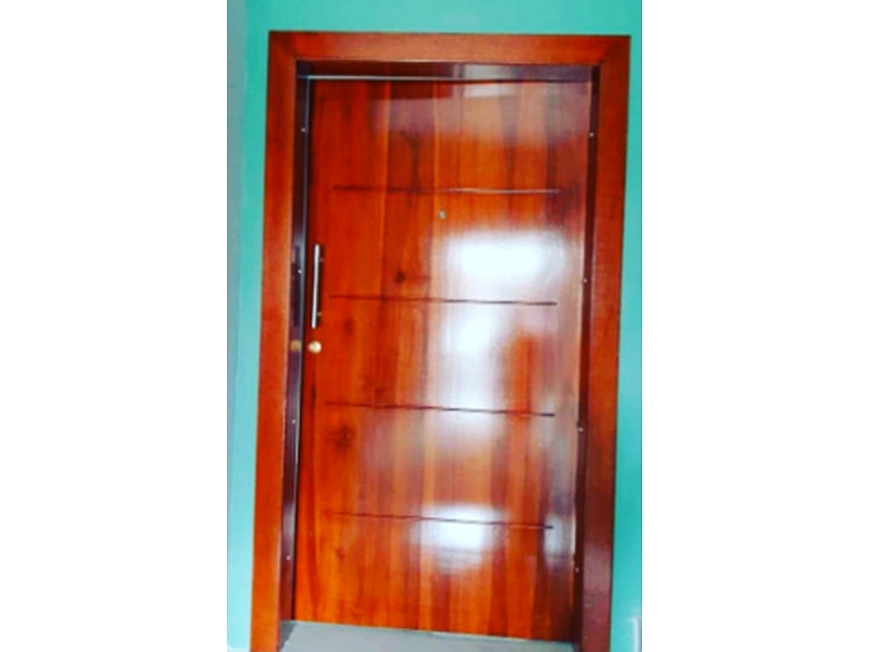 Puerta entamborada color caramelo - Ecuador