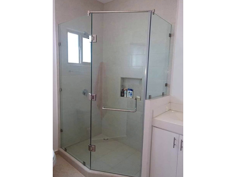 Mampara de Baño en Vidrio y Acero Inox - Ecuador