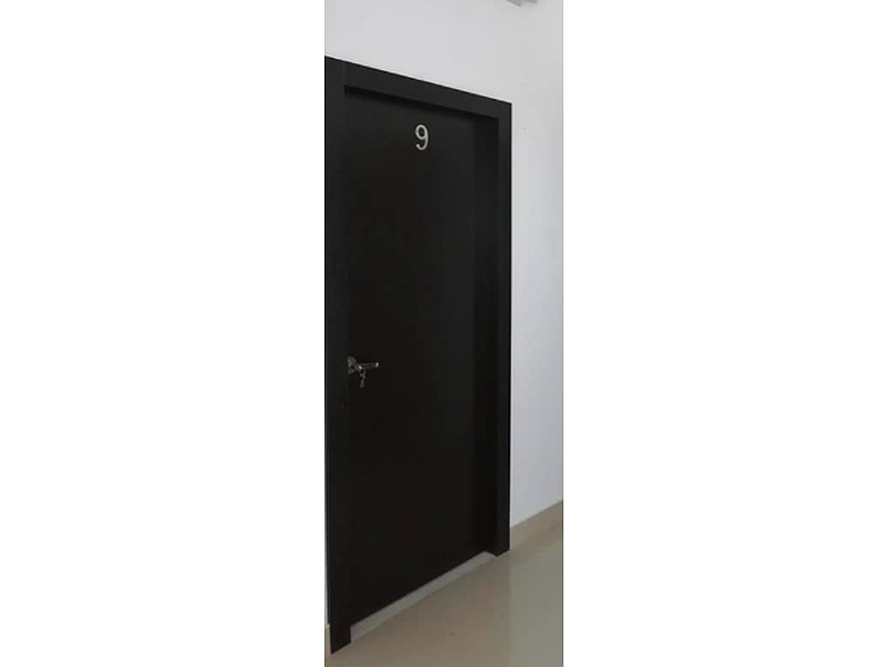 Puerta de Aluminio negro - Ecuador
