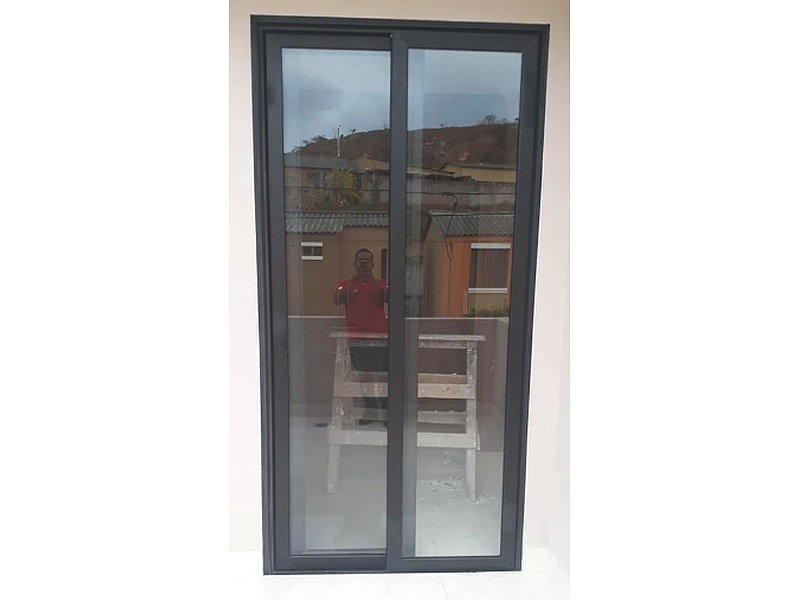 Ventana de Aluminio negra de 2 Hojas - Ecuador