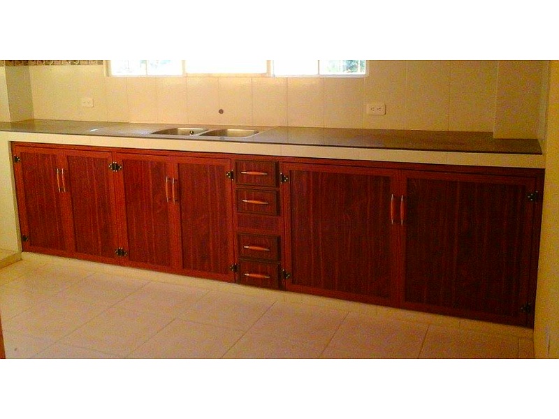 Muebles Bajos de Cocina en Madera - Ecuador