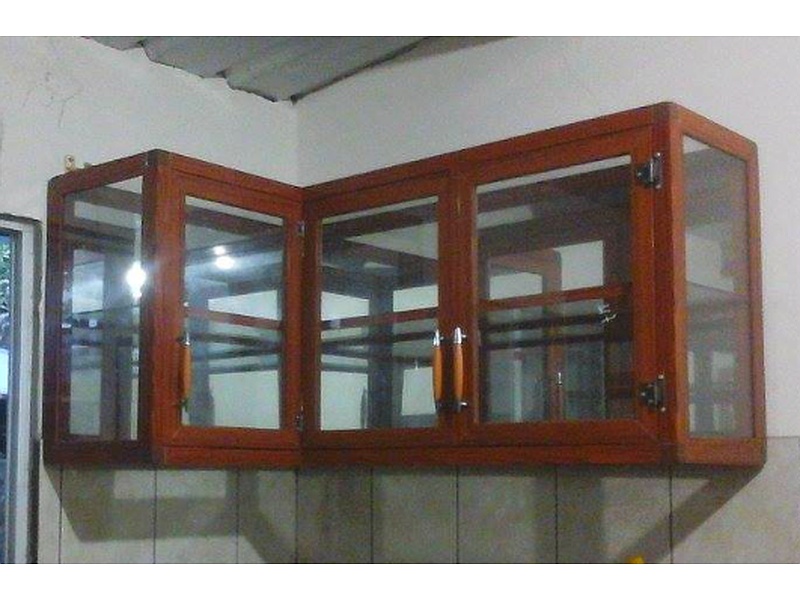Muebles de Cocina en Madera y Vidrio Transparente - Ecuador