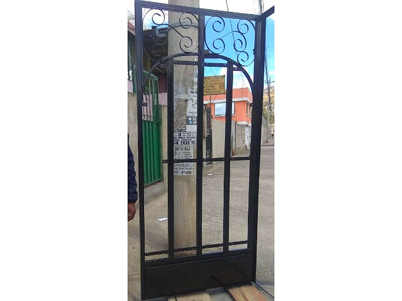 Puerta reja de hierro fundido ecuador