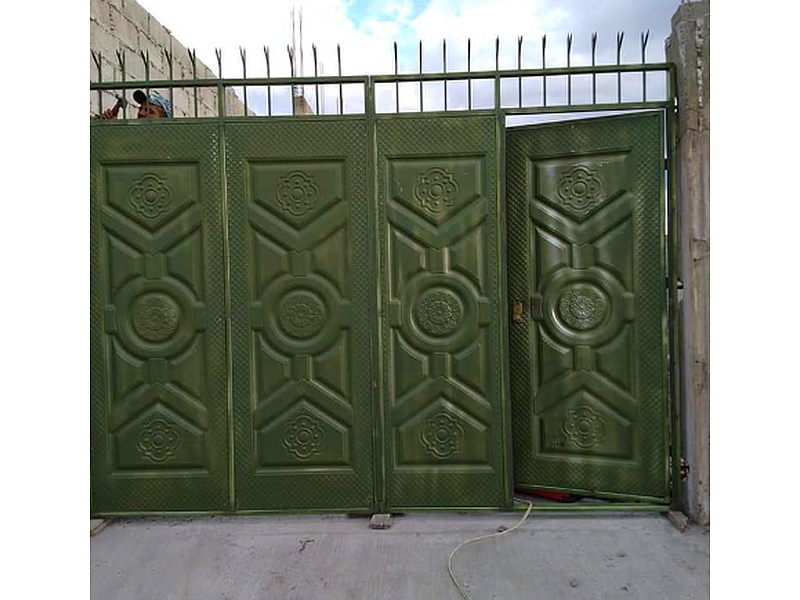 Portón con Diseño en Acabo de Pintura - Ecuador