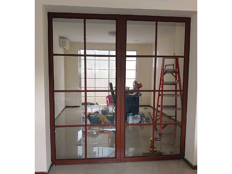 Puerta Corrediza en Aluminio Maderado - Ecuador