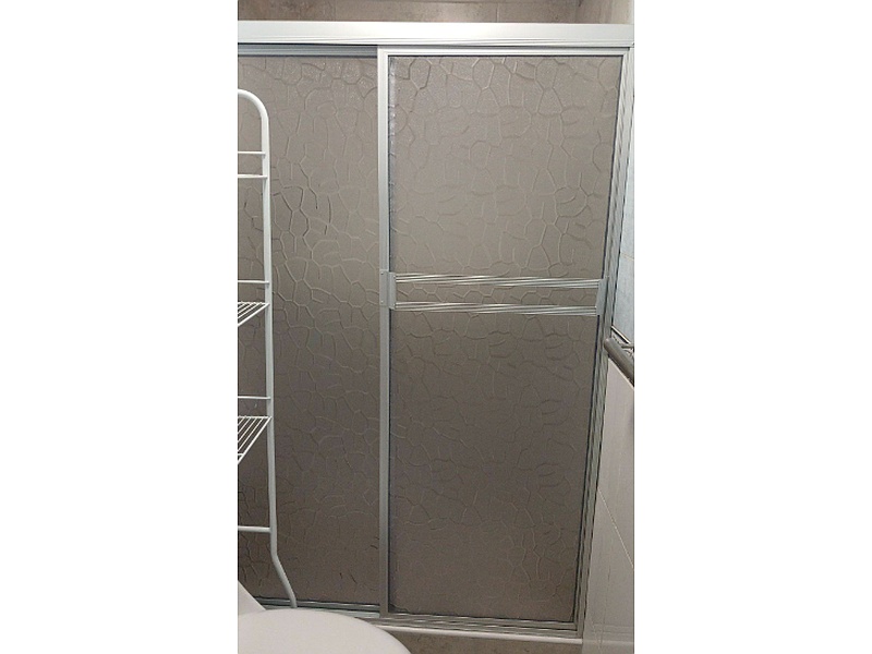 Mampara de Baño Aluminio y Acrilico Ecuador
