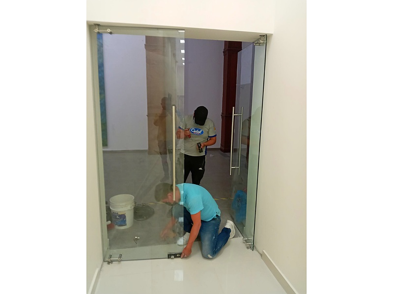 Instalación vidrios templados Quito
